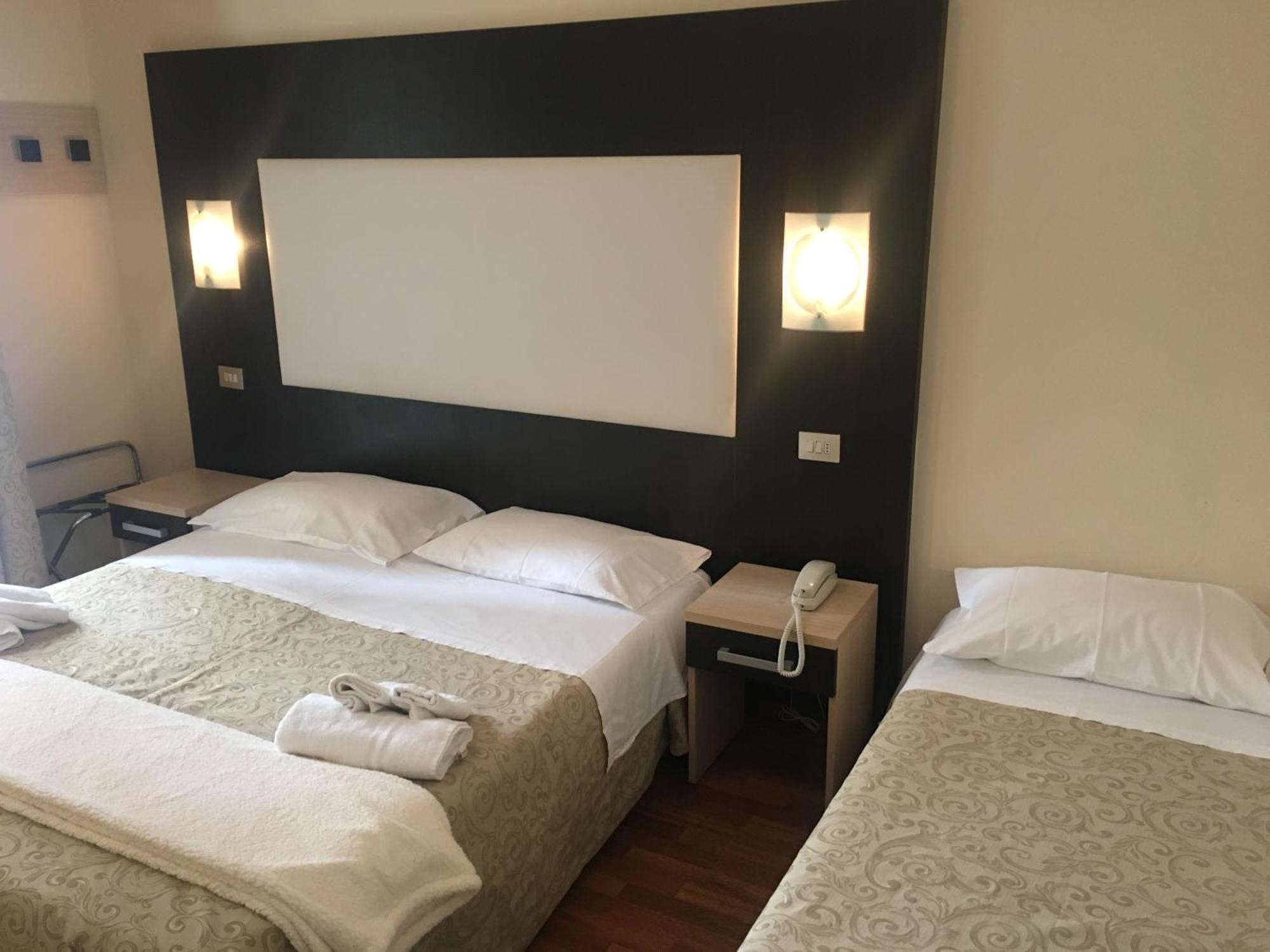 Hotel Baby B&B มิลาโน แมริตทิมา ภายนอก รูปภาพ