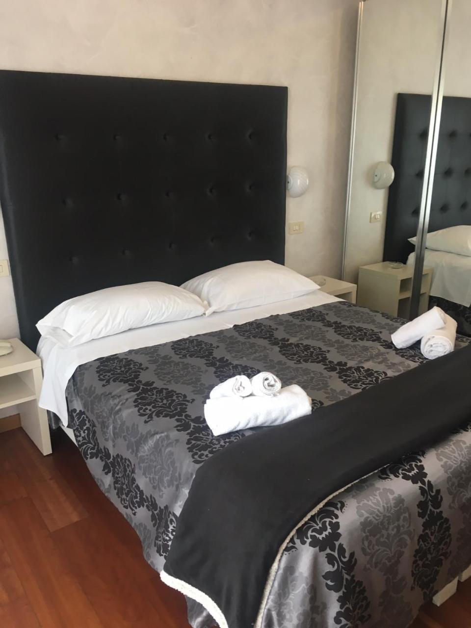 Hotel Baby B&B มิลาโน แมริตทิมา ภายนอก รูปภาพ